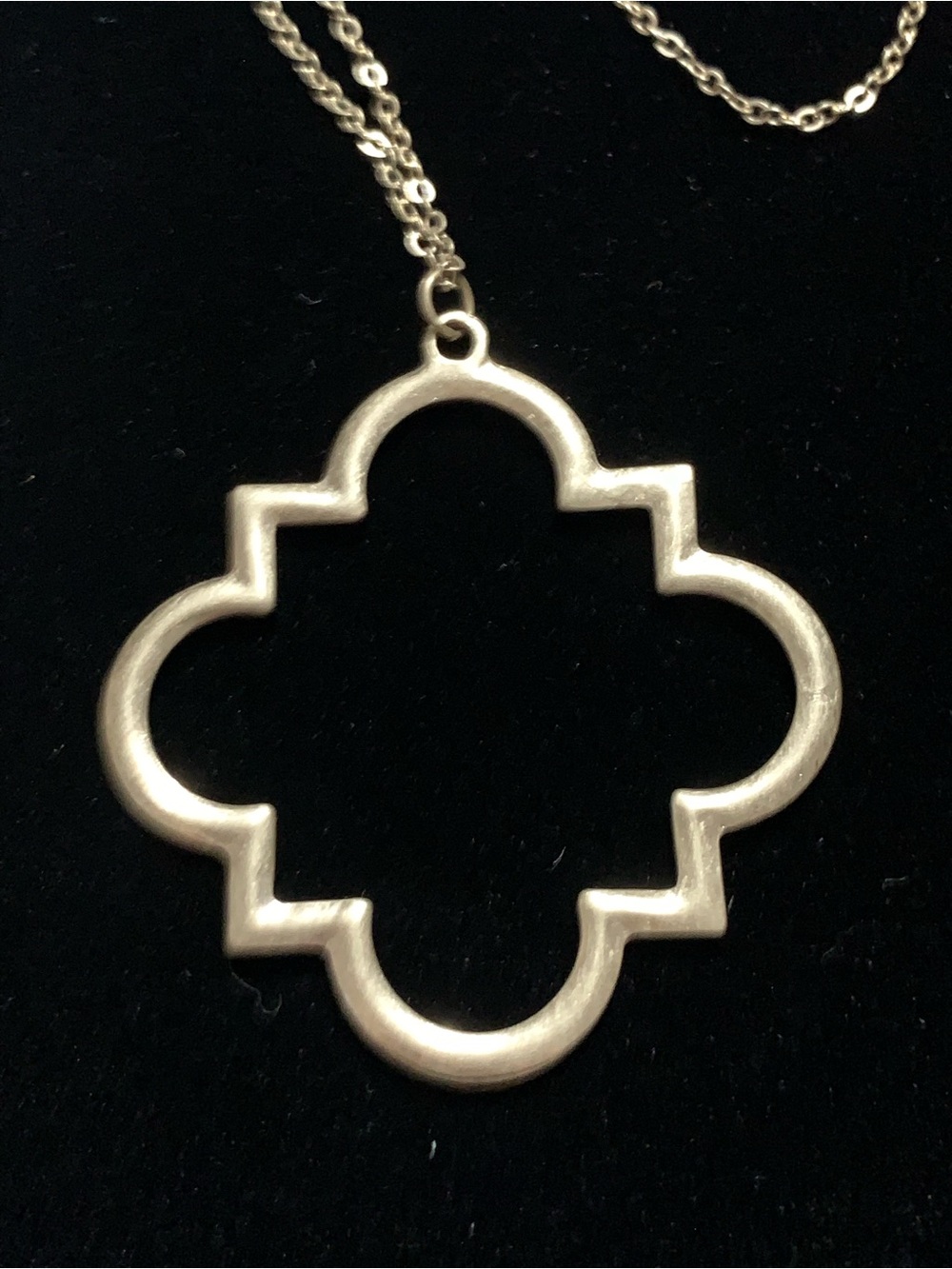 Gold Quatrefoil Openwork Pendant Necklace - Women's Fashion Jewelry